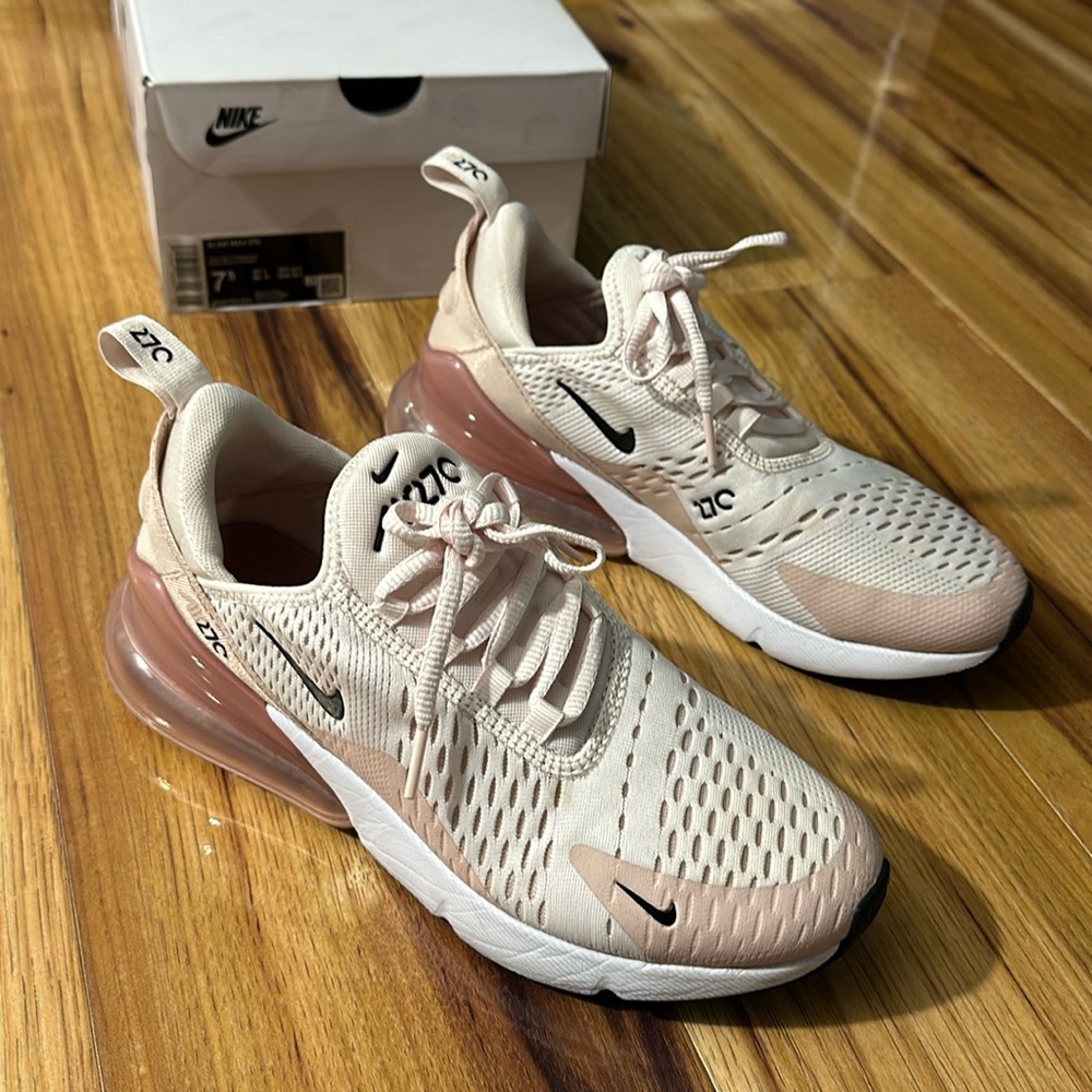 Women’s NIKE Air Max 270